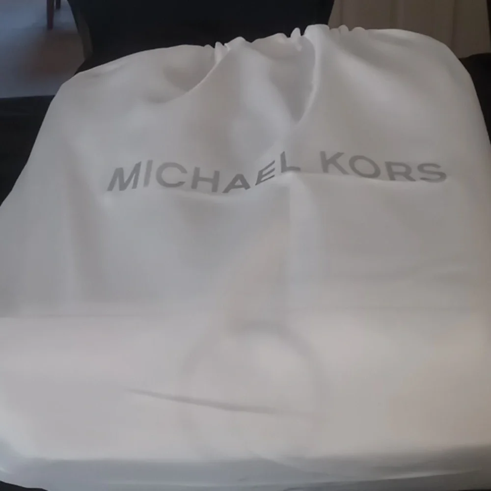 Michael Kors Jet Set Travel Large Logo Brown  Messenger Bag NWT GREAT PRICE!!!!! - Picture 4 of 10